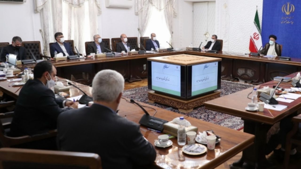 تاکید بر تقویت صندوق تثبیت بازار سرمایه از طریق منابع قانونی از جمله صندوق توسعه ملی/ ضرورت تثبیت تنظیم بازار در بخش مواد غذایی و خوراکی
