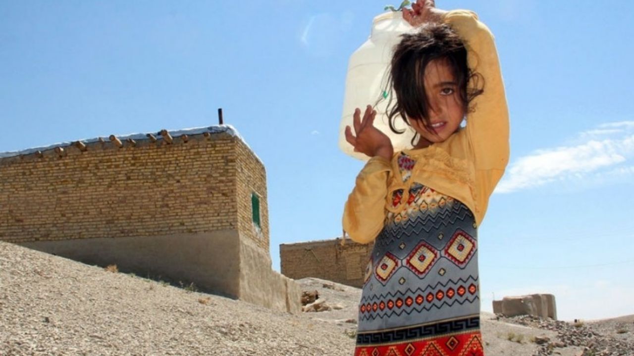 حجم آب سد زاینده‌رود به 179 میلیون متر مکعب رسیده/ در صورت عدم مدیریت مصرف و کمبود بارش حجم سد تنها جوابگوی 2 ماه آینده خواهد بود/ افرادی که باعث توسعه بدون برنامه‌ریزی شده‌اند باید پاسخگوی بحران آب اصفهان باشند