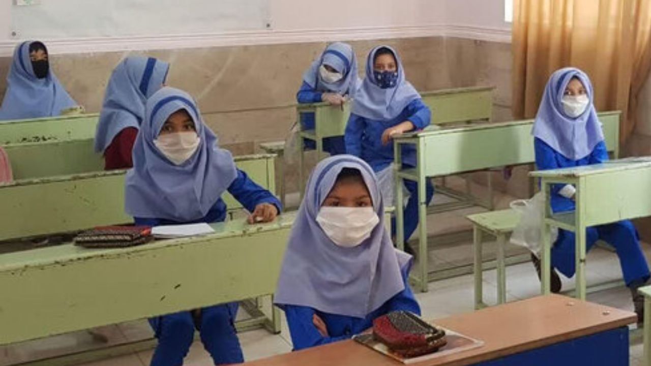 رعایت نشدن فاصله‌گذاری اجتماعی در مدارس را چگونه گزارش دهید؟