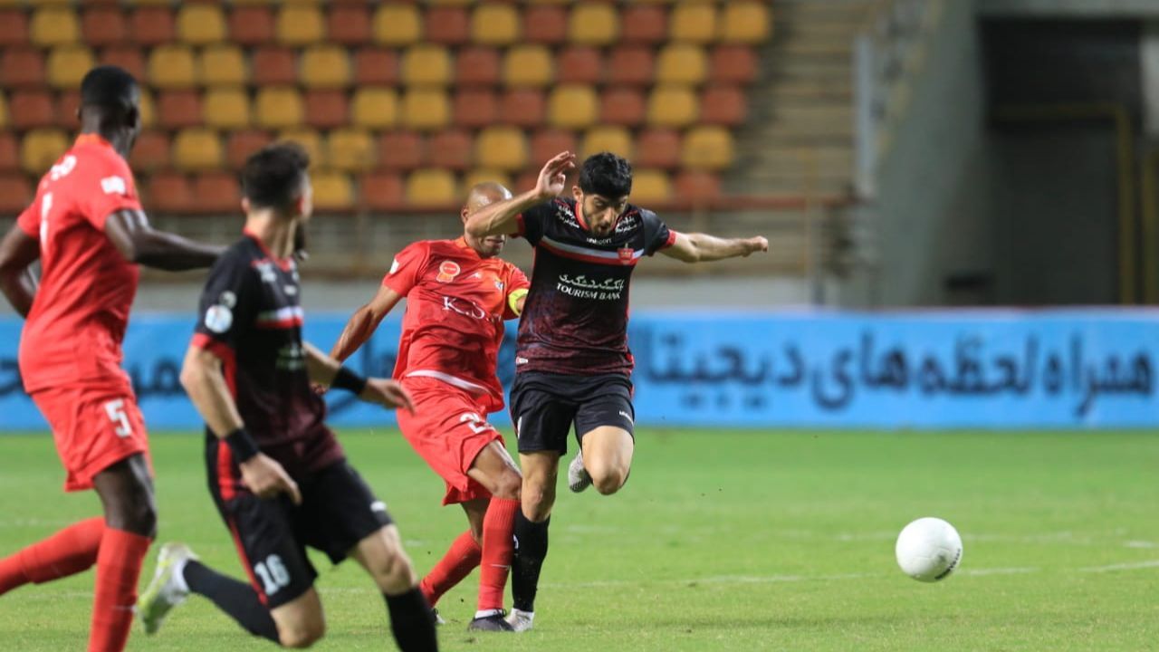 برگزاری بازی پرسپولیس - صنعت نفت با حضور تماشاگران
