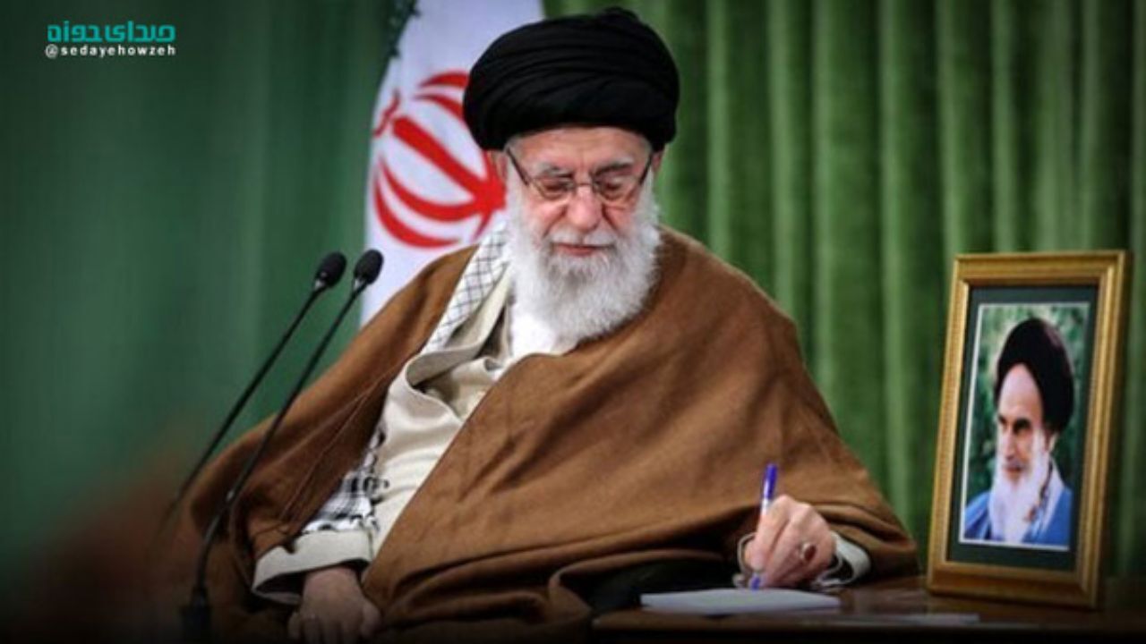 تقریظ رهبر انقلاب بر کتاب «تن‌ها گریه کن» رونمایی شد