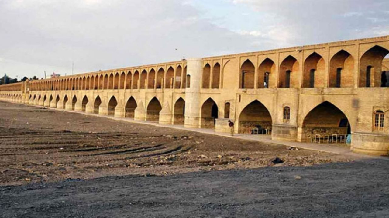 آب‌های سطحی به ابنیه تاریخی آسیب می‌زند