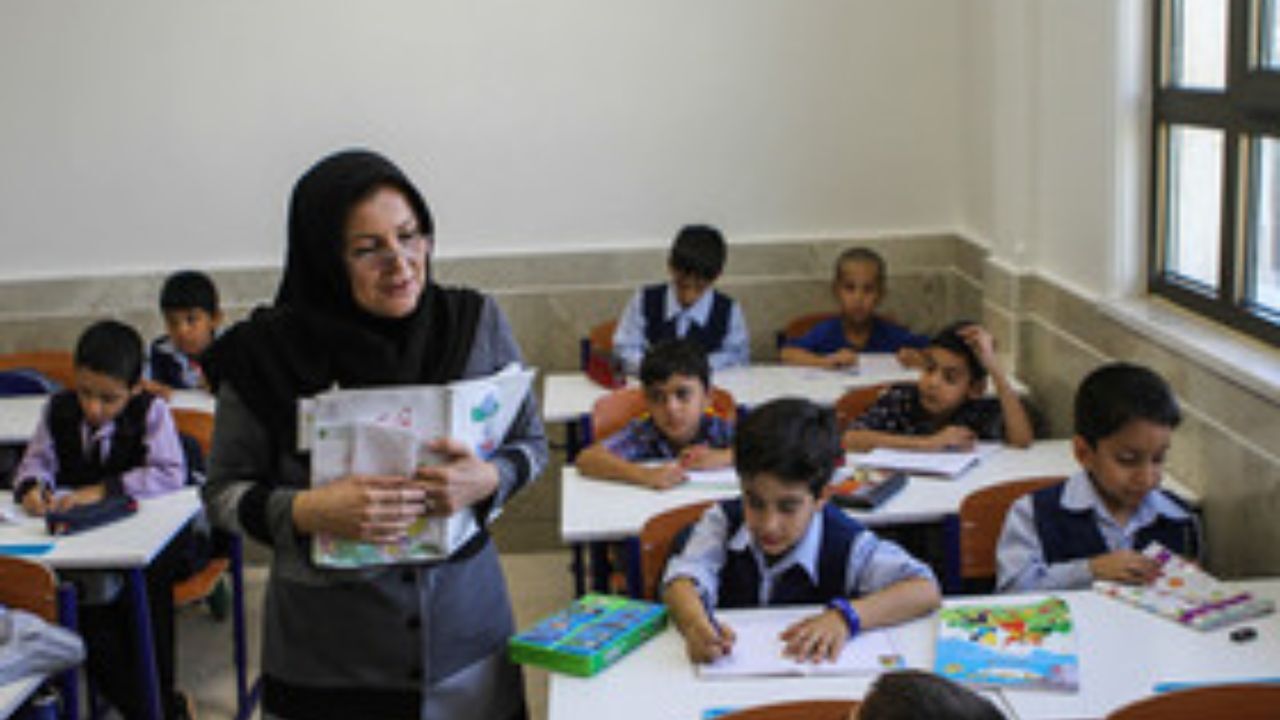 حقوق معلمان خارج از کشور تا آخر سال واریز می‌شود