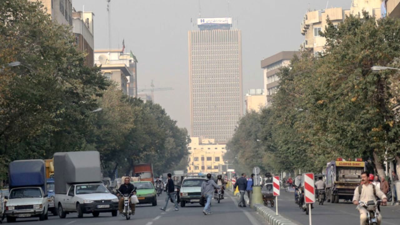 راهکار کاهش ترافیک و آلودگی هوا توسعه حمل و نقل عمومی است