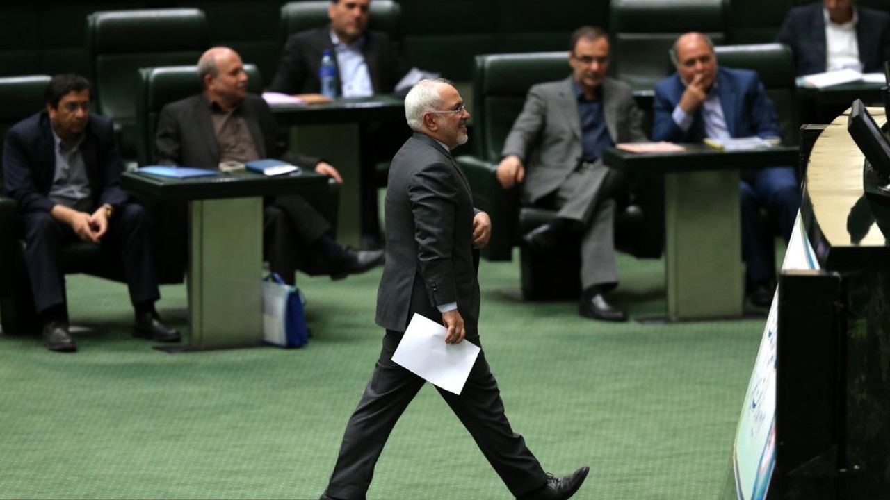 ظریف: چرا به افتخارات ملت «ترکمنچای» می‌گویید؟/ اگر لازم است جلسه را غیر علنی کند تا من بحث‌هایی را مطرح کنم/ اگر آمریکا عهدشکنی کرده باید بر سر دولت آمریکا بکوبید نه فرزندان ملت/ وزارت خارجه مجری سیاست های نظام است