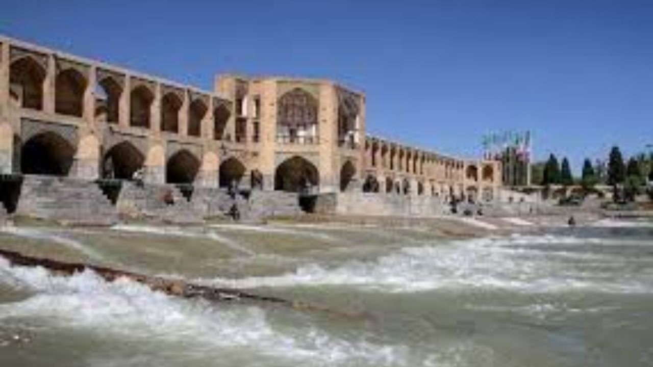 دریچه‌های سد زاینده‌رود بازگشایی شد
