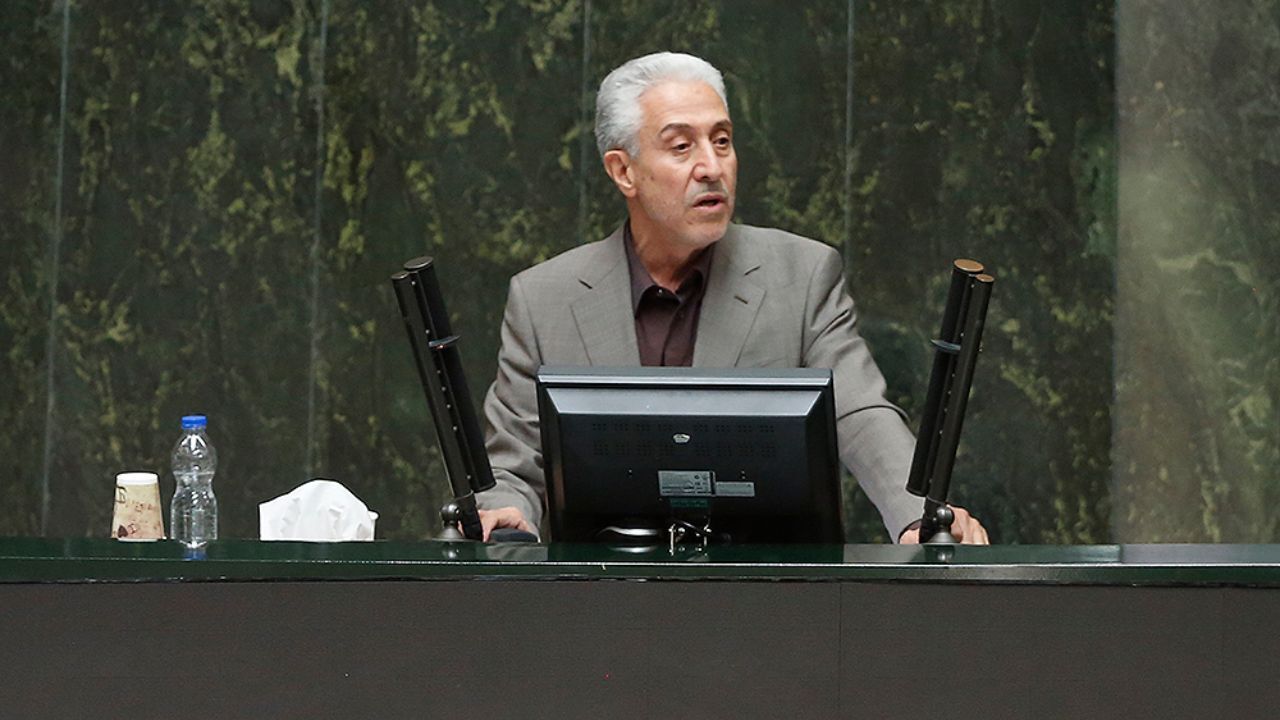 غلامی: به هر دانشجوی دکتری ماهیانه 700 هزار تومان به صورت وام ضروری می‌دهیم/ نمایندگان قانع نشدند/ کارت زرد به وزیر علوم