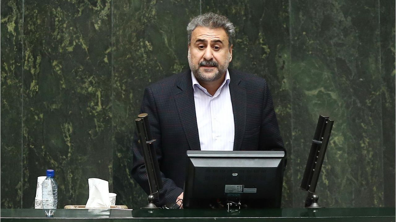 مجید انصاری درباره تهدید به قتل پیامکی شلوغ‌کاری کرده است/ قوه قضاییه برای برخورد با ارسال‌کنندگان پیامک‌های تهدیدآمیز اقدامی نکرد/ مشکلات مدیریتی بزرگ‌ترین آفت کشور است نه فشار خارجی/ دولت بر حفظ مدیران نالایق اقتصادی اصرار دارد/ لابی‌های قدرت موجب به نت