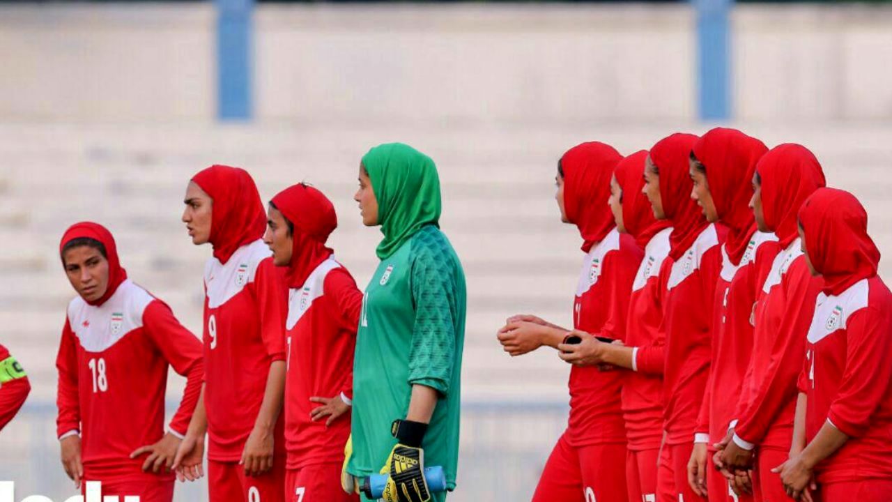 شاگردان آزمون در تورنمنتی خارجی توپ می‌زنند