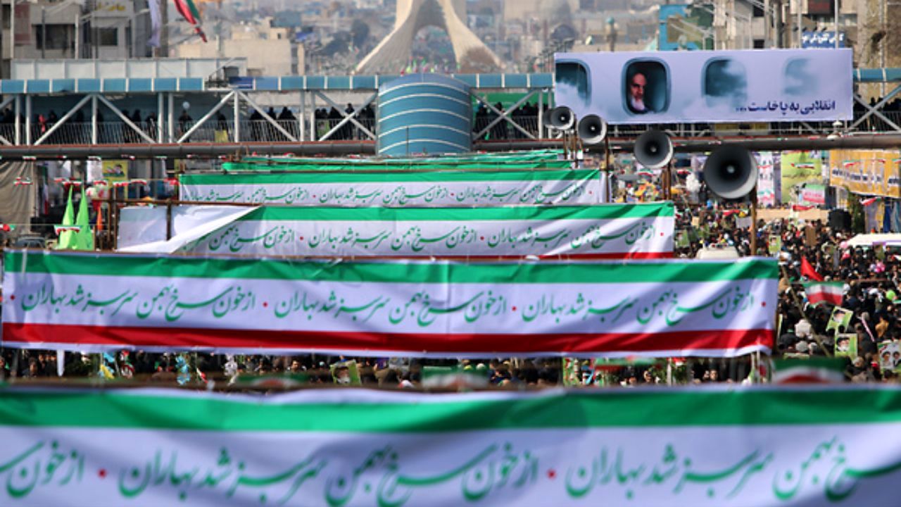 راهپیمایی روز 22 بهمن در کشور برگزار شد/ حضور 200 مهمان خارجی در راهپیمایی امروز/ 6500 خبرنگار داخلی و خارجی راهپیمایی 22 بهمن را پوشش خبری می‌دهند