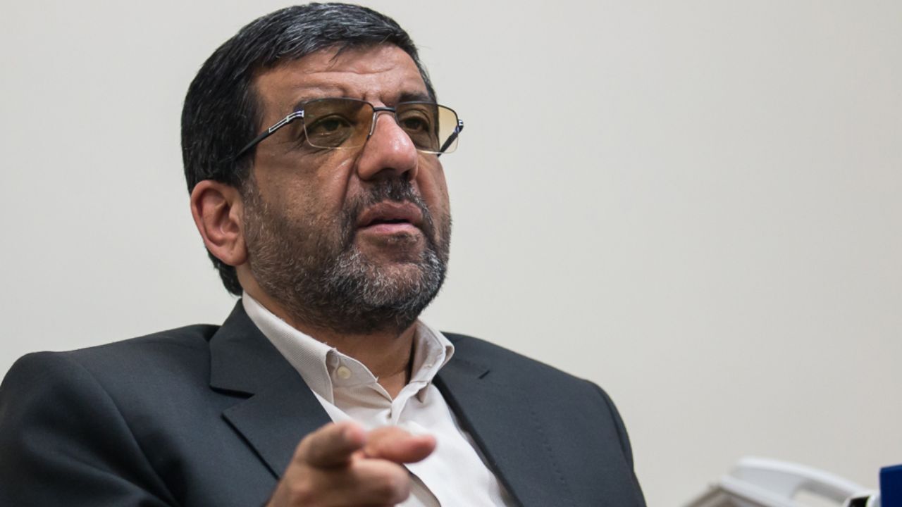 مدعیان انقلابی متوجه نیستند که ایمان دستوری نیست/ فضای مجازی آمد که انقلاب اسلامی را نجات دهد/ در کار سیاسی کج‌فهمی‌ کم نیست/ برائت جستن از حکومت که امروز شده یک امتیاز و واقعا بد است