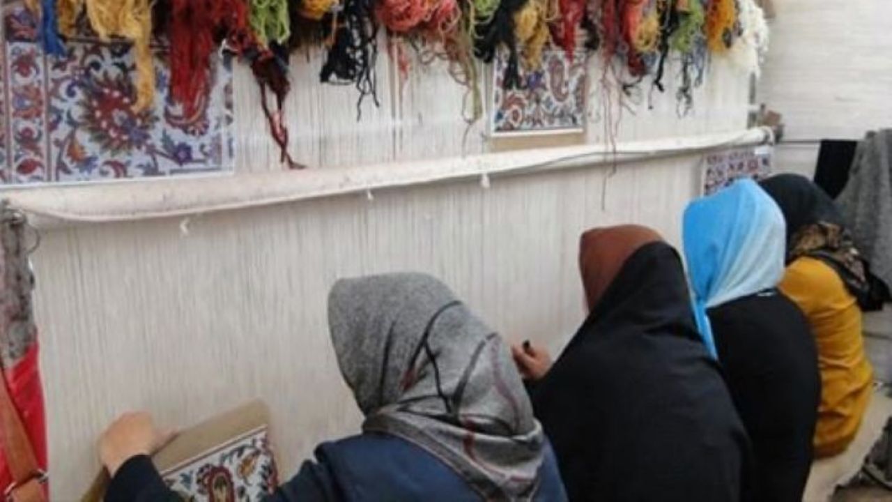 قالیبافان مستمری از کار افتادگی و بازنشستگی دریافت می‌کنند