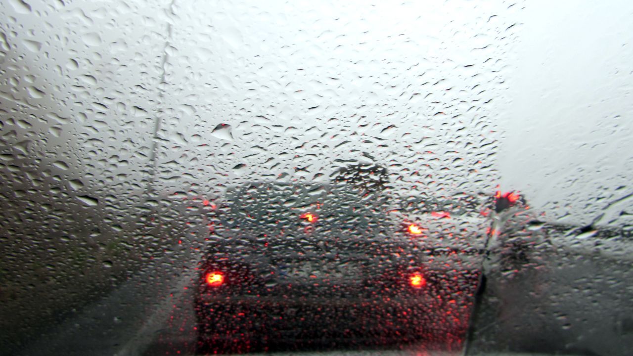 جاده‌های 14 استان بارانی و لغزنده است