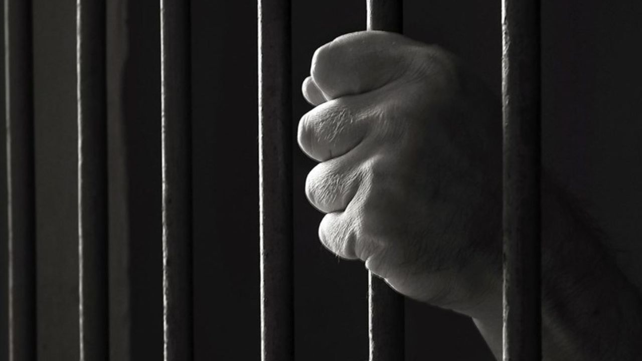 مادر یکی از متهمان محیط زیست: وضع جسمی فرزندم وخیم است