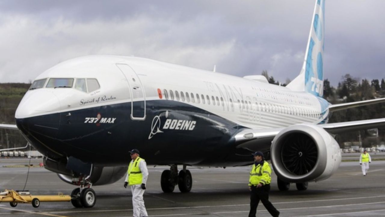 بوئینگ تمام هواپیماهای 737 مکس8 را زمین‌گیر کند