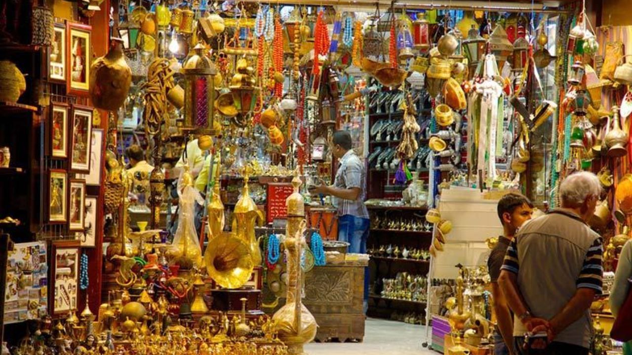 بازار سوغات شهرهای مذهبی نیازمند ساماندهی است/ 85 درصد بازار سوغات شهرهای مذهبی در اختیار کالاهای خارجی است