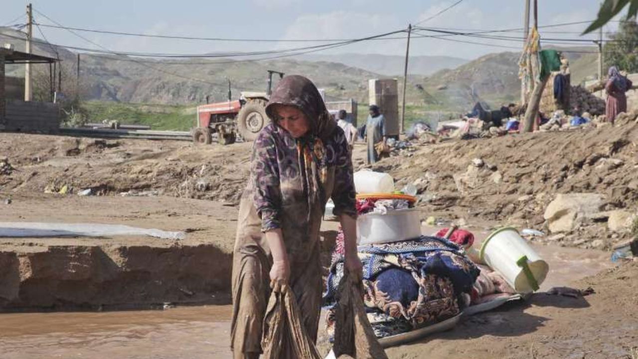 سیل‌زدگان اسناد هویتی رایگان دریافت کنند