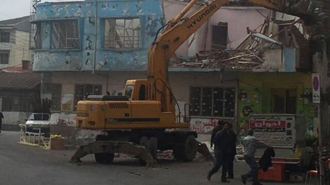 تخریب خانه مادری هوشنگ ابتهاج در رشت