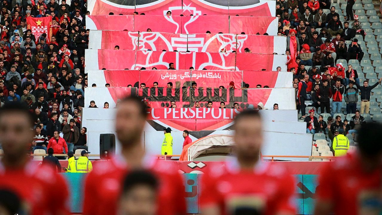 رونمایی از پرچم پرسپولیس در نوکمپ+ عکس