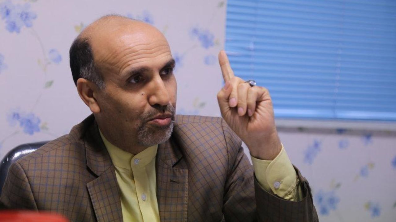 نرخ بنزین حداقل نصف قیمت آب باشد/ بهترین فرصت برای حرکت به سمت اقتصاد منهای نفت است/ یارانه تنها میان افراد کمیته امداد و بهزیستی توزیع شود