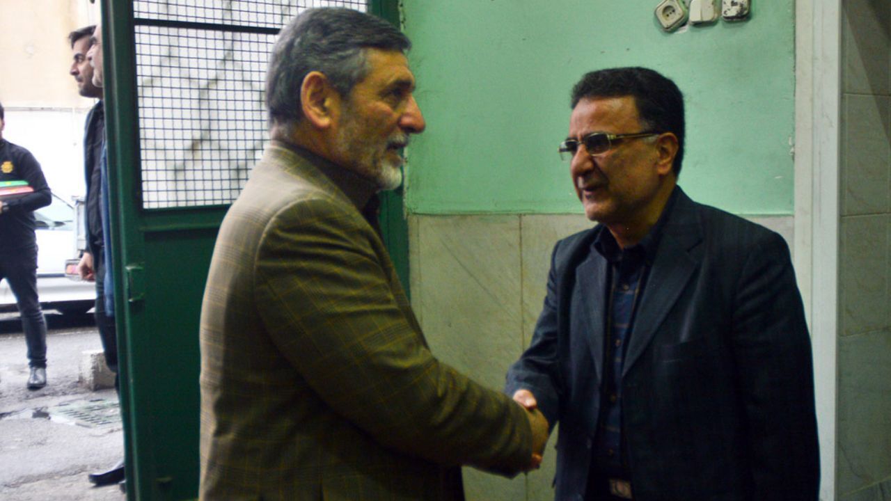 حاضرم با صفارهرندی مناظره کنم