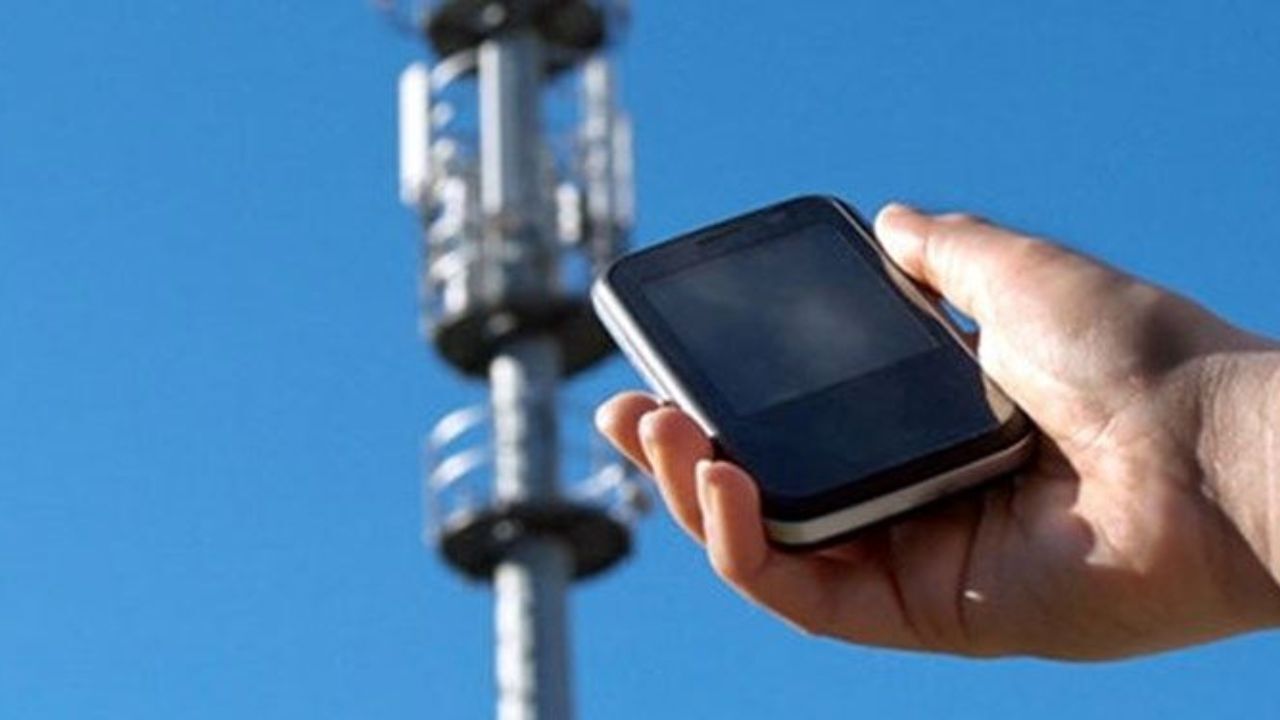 بازار ارتباطات سیار دست کیست؟