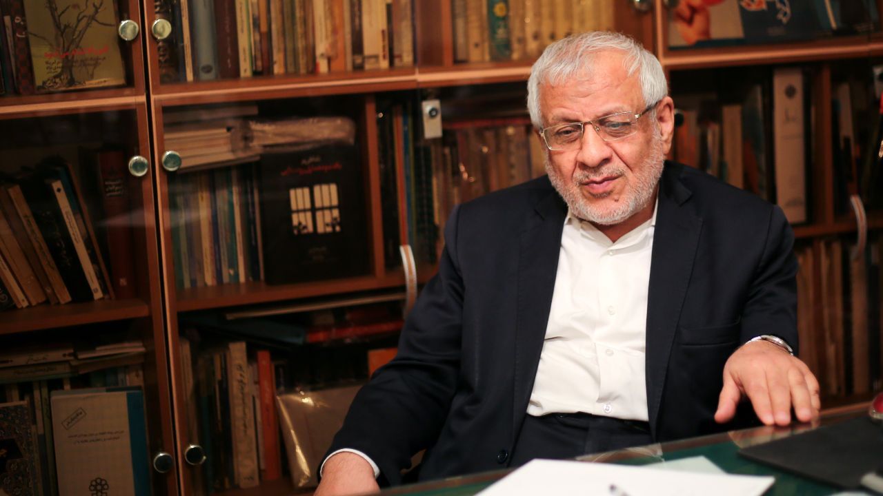 دولت اشتباه خود در لغو سهمیه‌بندی بنزین را اصلاح کند/ دست‌های نفوذی تلاش می‌کنند با افزایش نرخ‌ها زمینه فتنه 98 را فراهم سازند