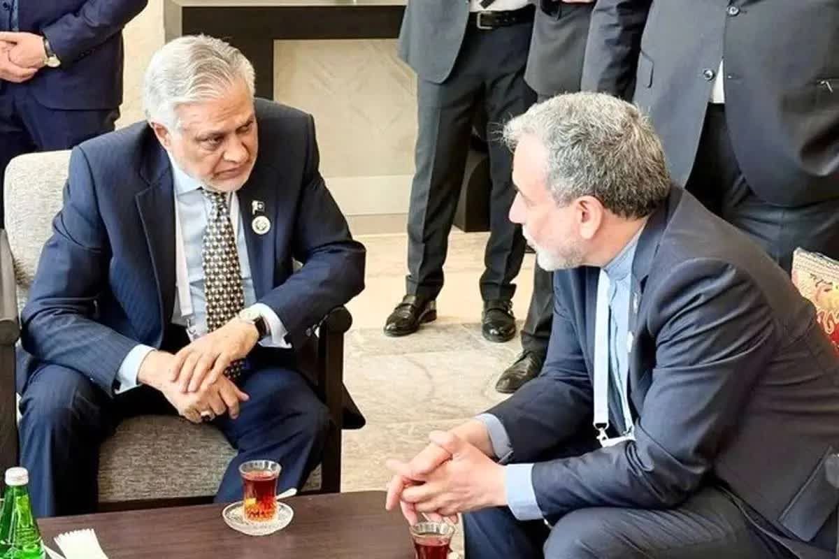 گفت‌وگوی وزرای خارجه ایران و پاکستان/ عراقچی: قدردانی از حمایت مستمر پاکستان در پیش‌برد روند صلح و تسهیل بازگشت امن و روان ماهیگیران ایرانی به وطن