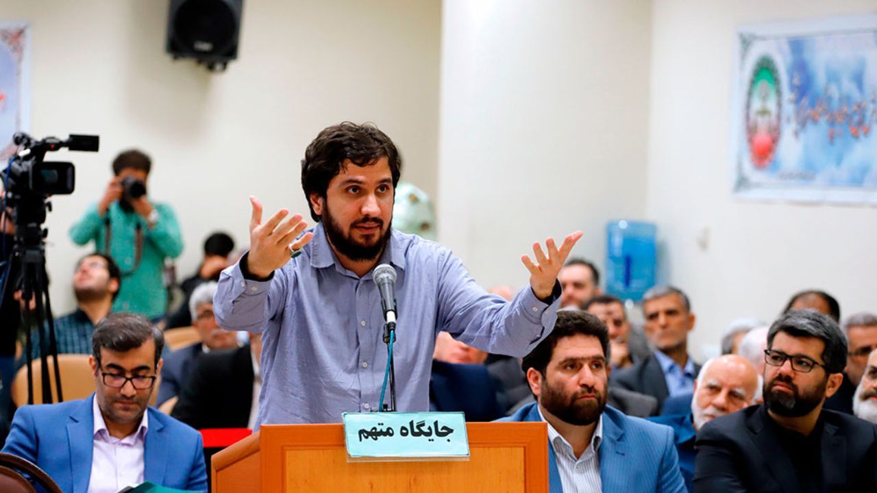 سیدهادی رضوی: رسانه‌ها حرف‌های نماینده دادستان را تیتر می‌کنند!/ دادگاه علنی یعنی من دفاع کنم و دفاعیات من منعکس شود/ نماینده دادستان می گوید من با منشی خود اروپاگردی کرده‌ام و به 50 کشور رفته‌ام / این منشی 15 سال است با من کار می‌کند؛ در آن سفر خانواده‌ا