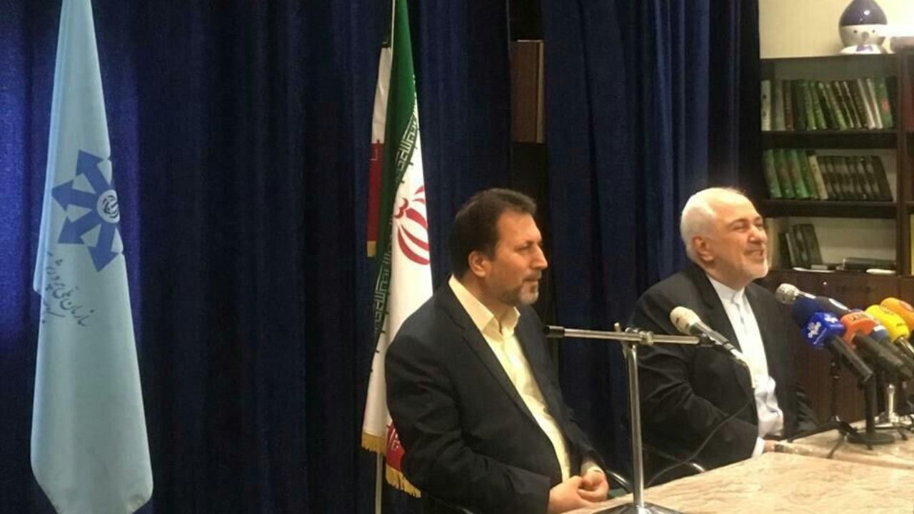 ظریف از مدرسه راهنمایی علامه حلی بازدید کرد