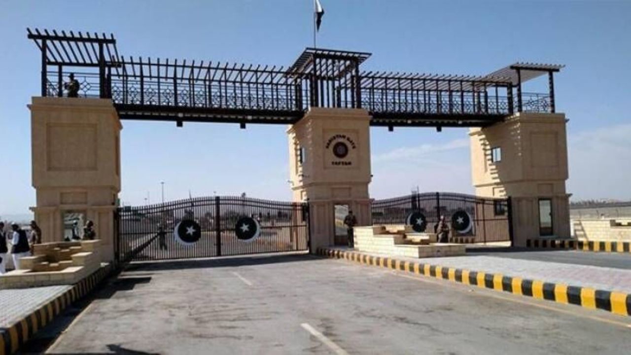 ایران 98 مهاجر غیرقانونی پاکستانی را تحویل این کشور داد
