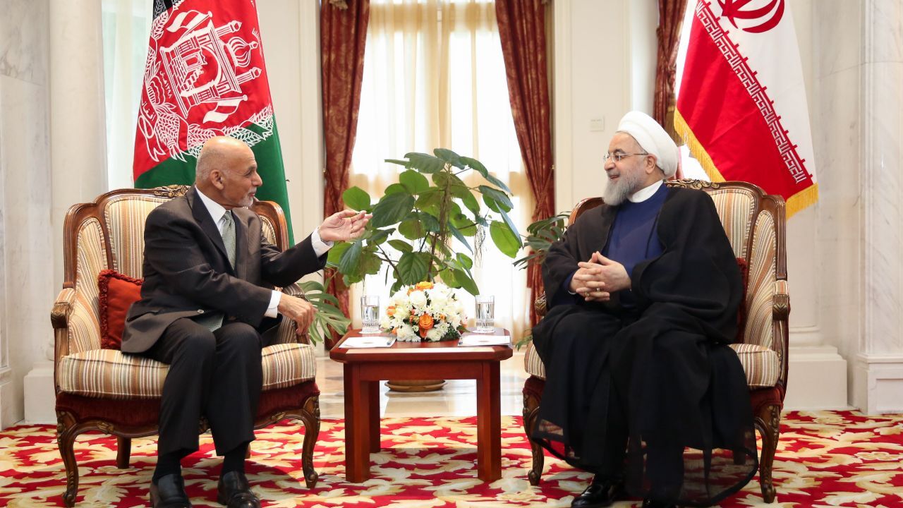 روحانی: تهران همه تلاش خود را برای تقویت ثبات و توسعه افغانستان بکار خواهد گرفت/ باید با جدیت دولت افغانستان و کمک سازمان‌های بین‌المللی برای مبارزه با مواد مخدر چاره‌جویی شود/ اشرف غنی: خواهان نقش پررنگ ایران در مذاکرات صلح افغانستان هستیم/ هرگز اجازه نم