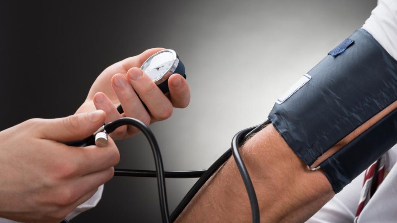 چگونه فشار خون بالا را کنترل کنیم؟