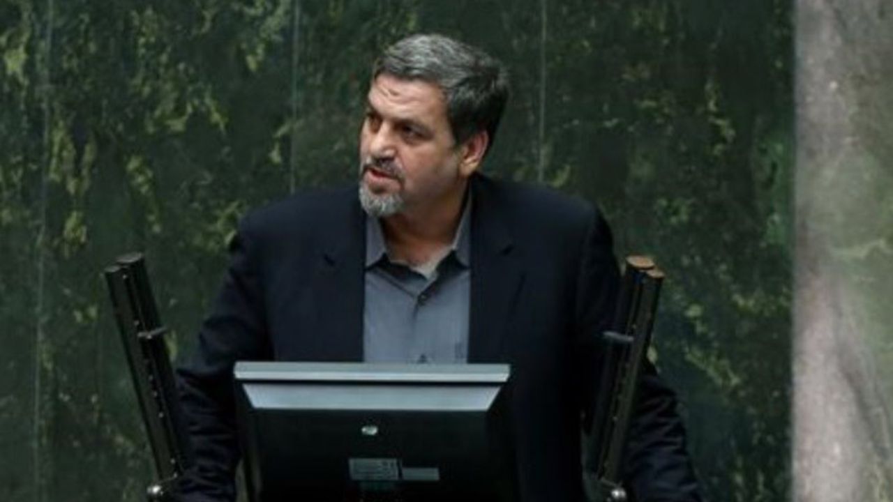 از آقای ولایتی که چندین شغل دارند می‌خواهم کارها را به جوانترها واگذار کنند