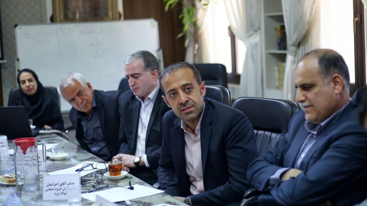 فولادسازان اجازه انعقاد قرارداد 5 ساله برای مازاد کف عرضه خود را دارند/ ارزان فروشی بهتر از تعطیلی فولاد است/ واردات سنگ آهن در آینده دور از ذهن نیست