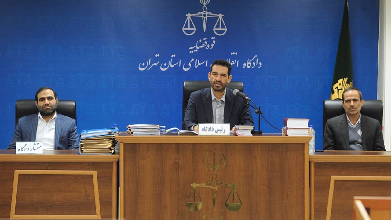 آدمی داشتیم که با کلت آمد که مانع ضمانت‌نامه‌ها شود/ می‌خواهند خلاء خود را به اسم بانک بپوشانند/ اگر کار متوقف نشده بود طلب‌ها را تسویه می‌کردیم