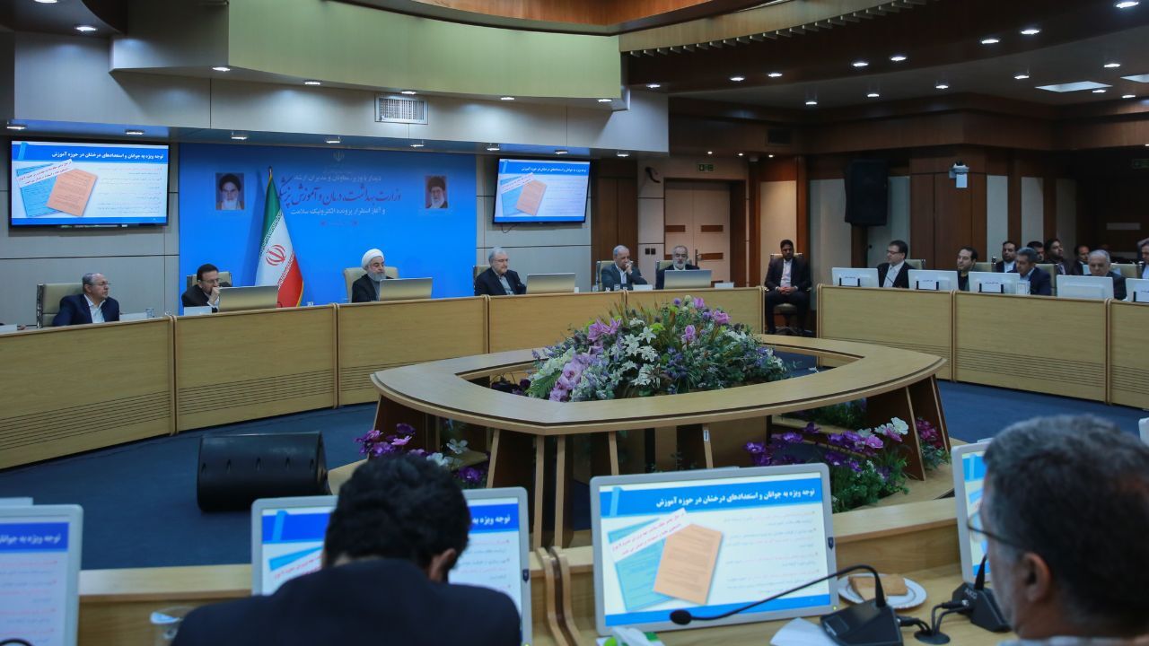 آمریکایی‌ها آنقدر عقل‌شان را از دست داد‌ه‌اند که می‌خواهند رهبری یک کشور را تحریم کنند/ کاخ سفید دچار معلولیت ذهنی شده / دست سپاه و وزارت دفاع را در سرنگونی پهپاد جاسوسی می‌بوسیم/ می‌گویند می‌خواهیم اموال رهبری را تصرف کنیم/ اموال رهبری یک حسینیه و یک خان