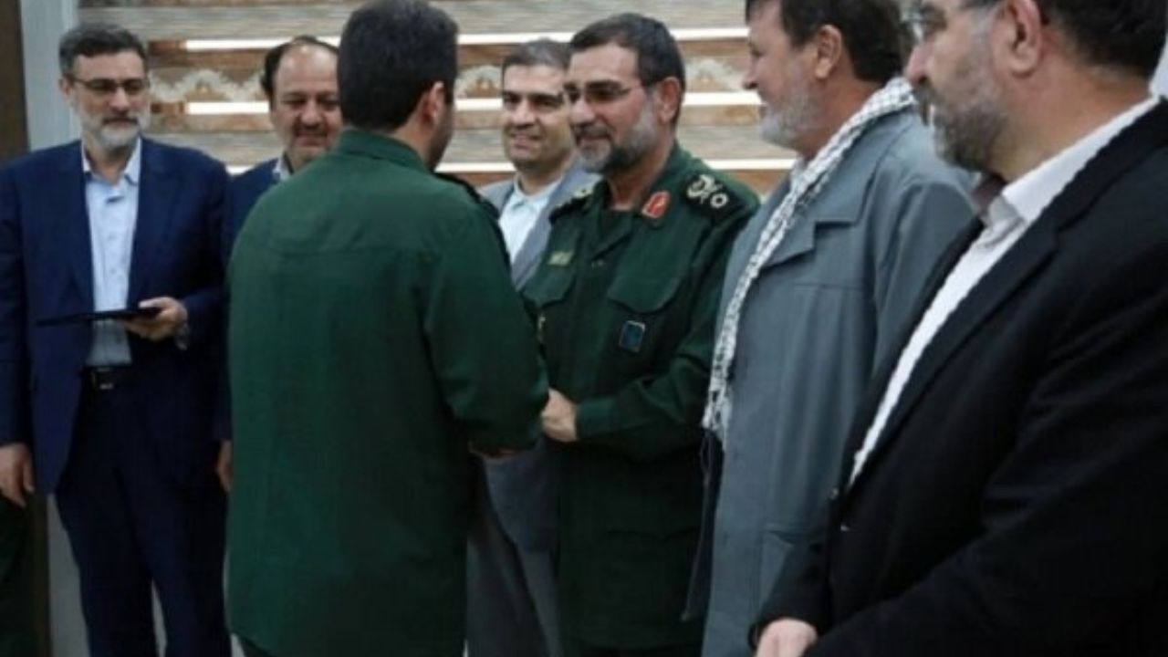 تجلیل از عوامل سرنگونی و کشف بقایای پهپاد متجاوز آمریکایی