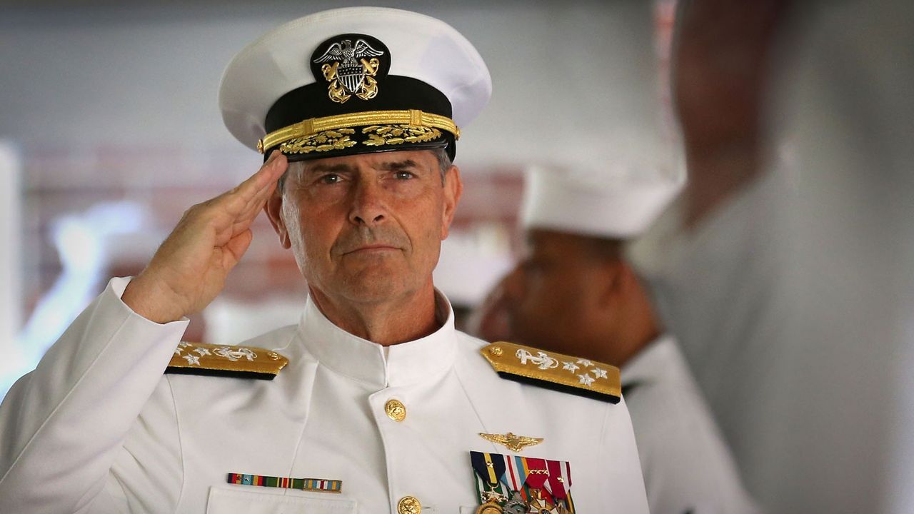 فرمانده نیروی دریایی آمریکا استعفا کرد