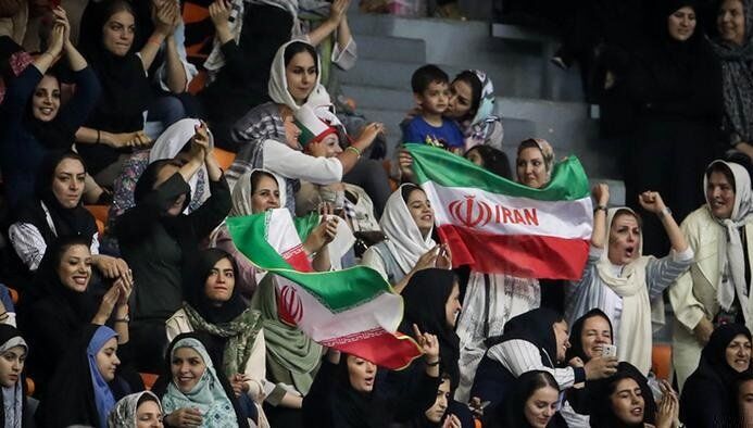 دیدار دوستانه تیم ملی با حضور زنان؟