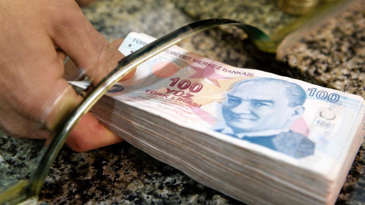 سقوط لیر در پی برکناری رئیس بانک مرکزی ترکیه
