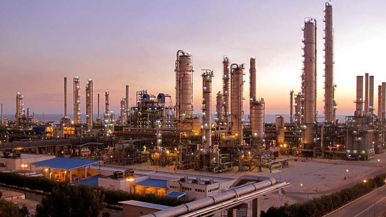 اختلاف آماری درباره ظرفیت صنایع پایین‌دستی پتروشیمی