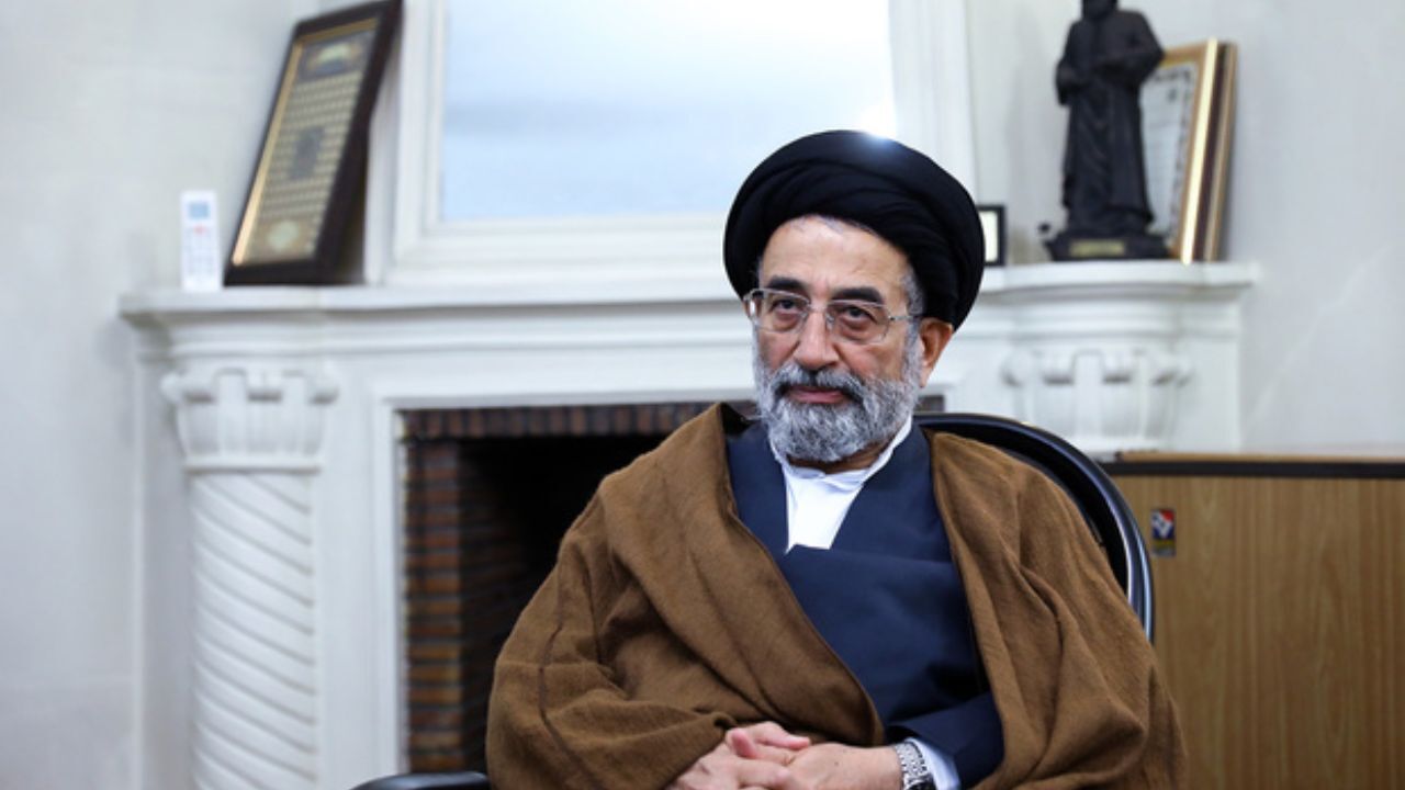 احمدی‌نژاد چراغ سبزهایی دریافت کرده است/ اصولگرایان در فضای رقابتی شکست می‌خوردند/ فضای رقابتی یعنی آدم‌های به درد بخور رد صلاحیت نشوند/ پرستو پدیده زشتی است/ خودسر بودن قتل‌های زنجیره‌ای مشخص نشد/ اگر خودسرها بودند لازم نبود وزیر اطلاعات وقت عزل شود