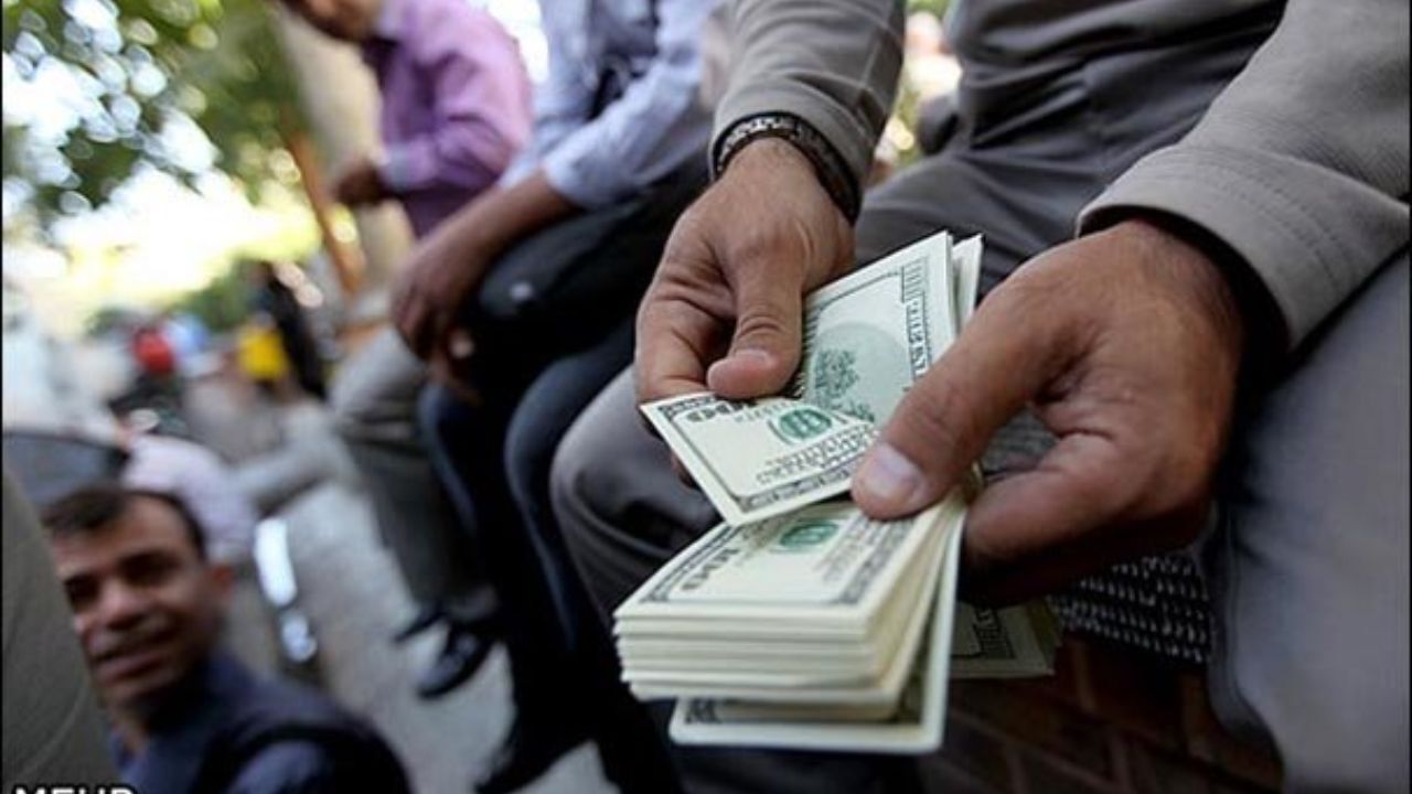 قلمرو دلار در اقتصاد کوچک می‌شود/ بازاری برای ممانعت از آزار دلار