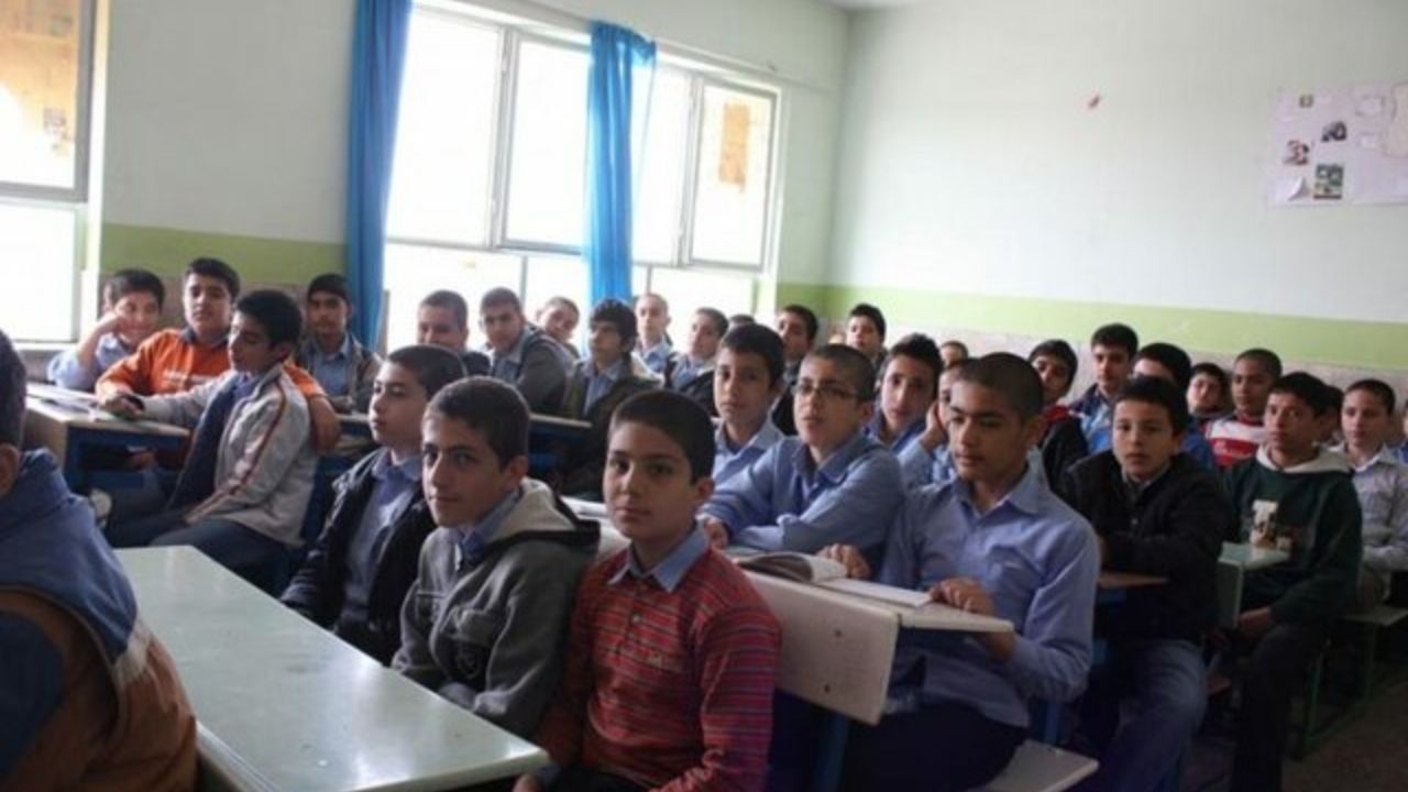 زاهدی، نماینده مجلس: نظام آموزشی عزمی برای اجرای سند تحول بنیادین نداشت/ دانی، فعال فرهنگی: آموزش از پرورش نباید سبقت بگیرد/ فرشیدی، وزیر اسبق آموزش و پرورش: نگاه سیاسی در آموزش و پرورش آسیب زاست