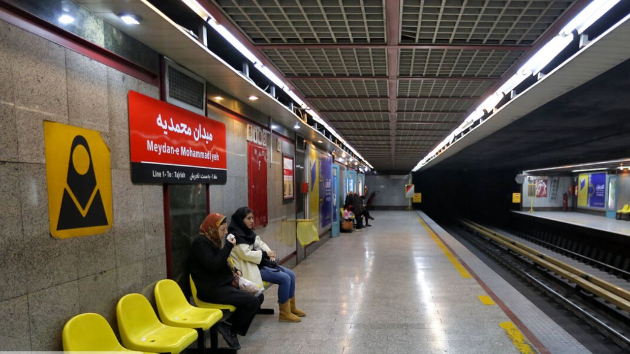 تذکر حجاب در متروها آغاز شد