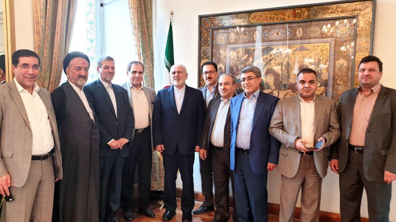 دیدار جمعی از مدیران مسئول روزنامه‌ها با ظریف