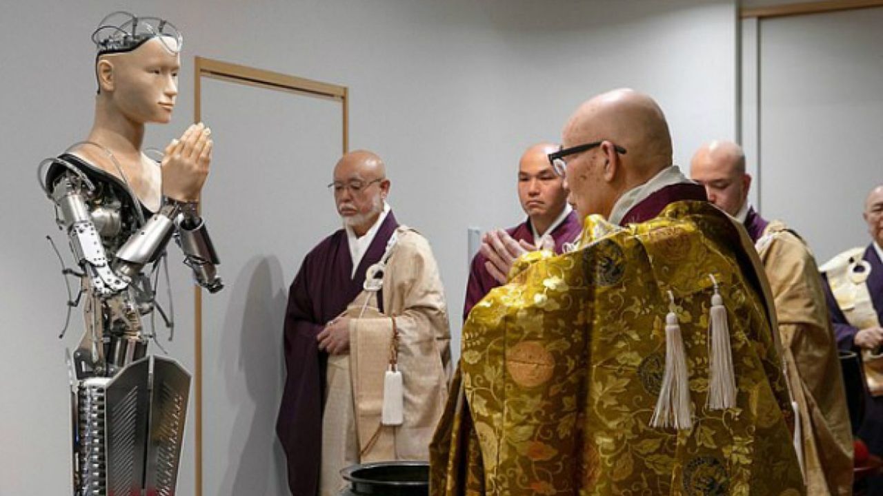 رونمایی ژاپنی‌ها از ربات راهب معبد بودایی‌ها + تصاویر