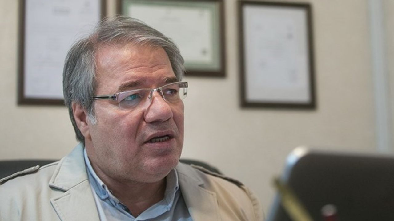 نظام حزبی موجب ایجاد انحصار در قدرت می‌شود