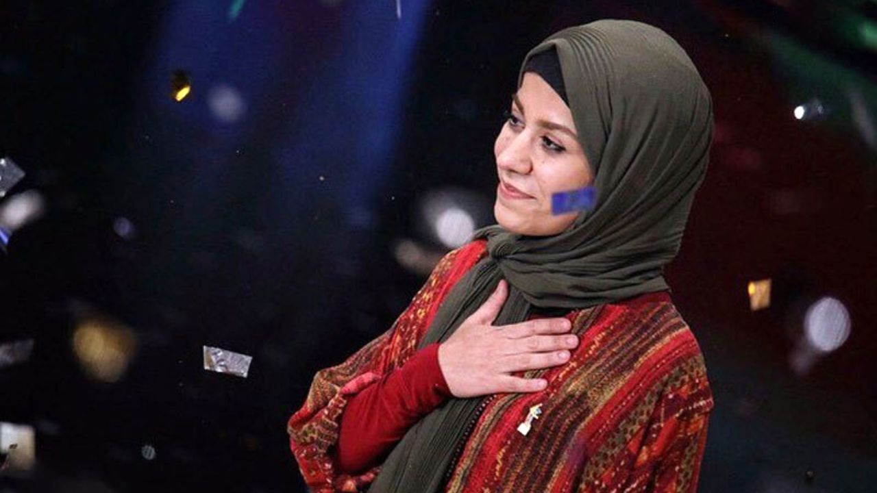 استقبال مردم از ستاره «عصر جدید» در فرودگاه اهواز + ویدئو